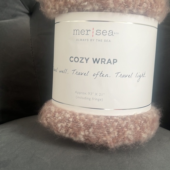 Mersea Cozy wrap with fringe 93 x 21 - Picture 4 of 4